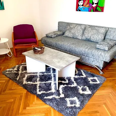 شقة Amica